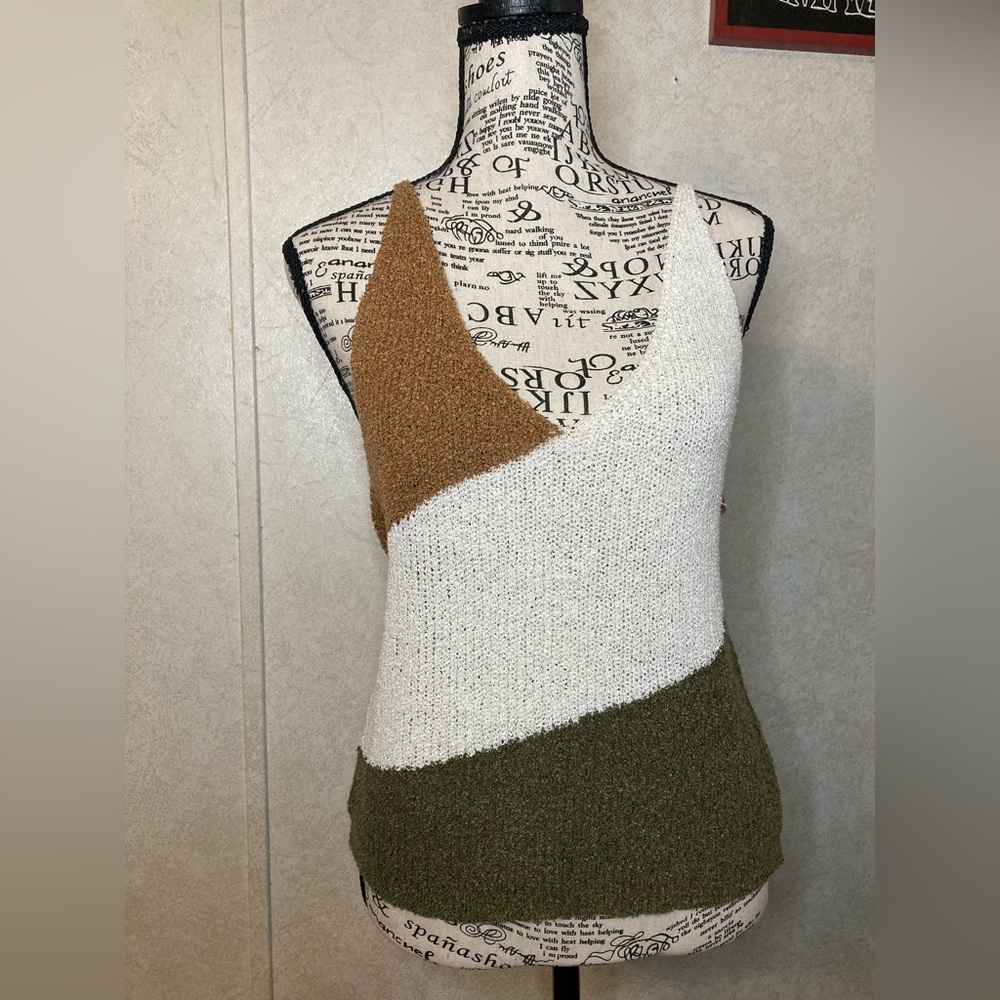 Versona V-Neck Sweater Vest in Cream, Brown, and Green Size:L